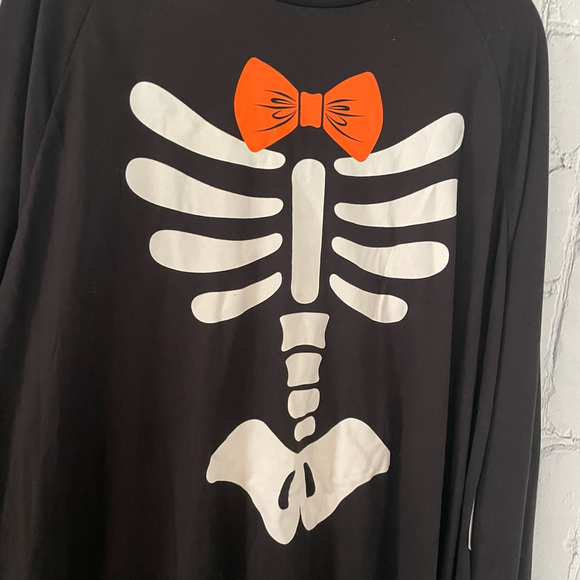 Way to Celebrate! Men’s Halloween Top - Picture 2 of 5